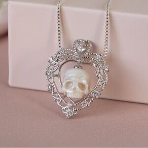 Skull carved pearl necklace